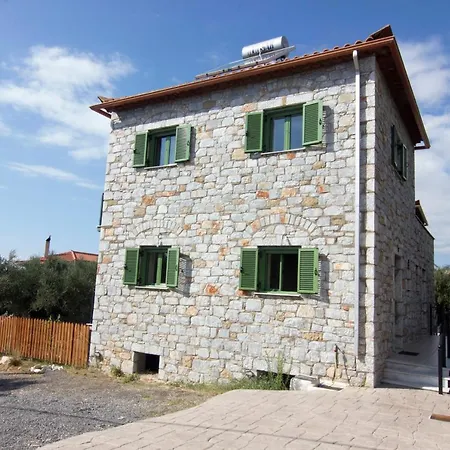 Mani Cosy View Maisonette